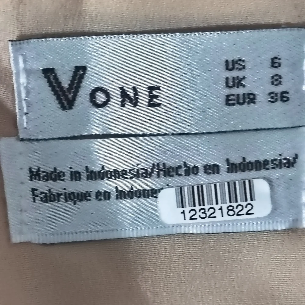 🌺 Floral Embroidered Beautiful Sleeveless Somewhat Sheer Top By Vone - Size 6❤️ - Picture 3 of 11